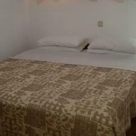 1 Bedroom Ground Floor Apartamento *